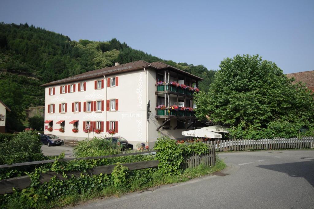 ガストホフ&ペンション ズム クレウズ ホテル Lautenbach エクステリア 写真